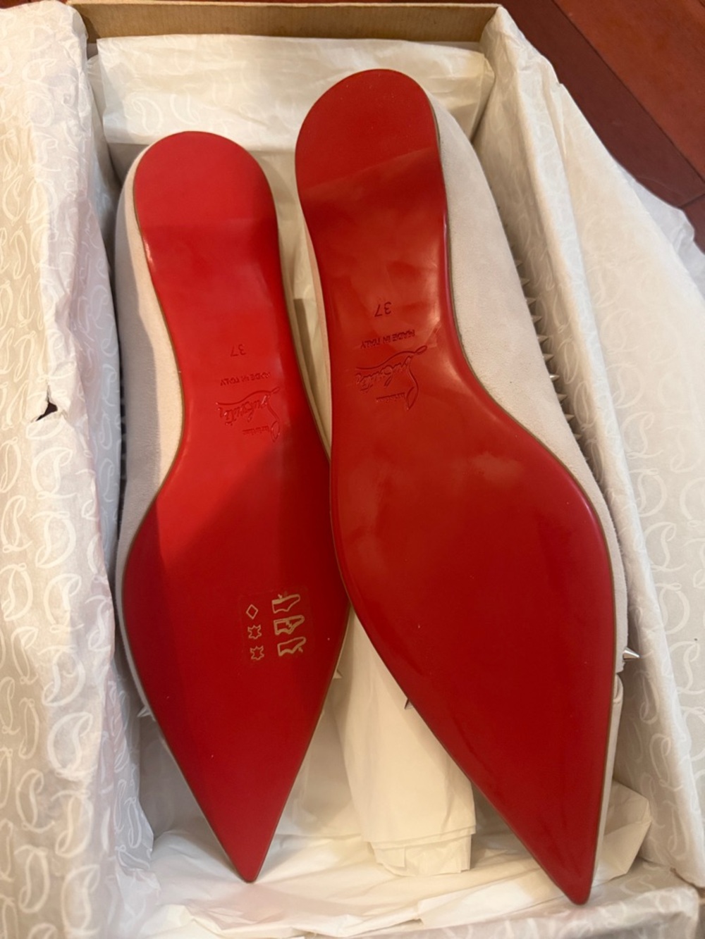 Christian Louboutin Duvettina Spikes Flat - Picture 2 of 5
